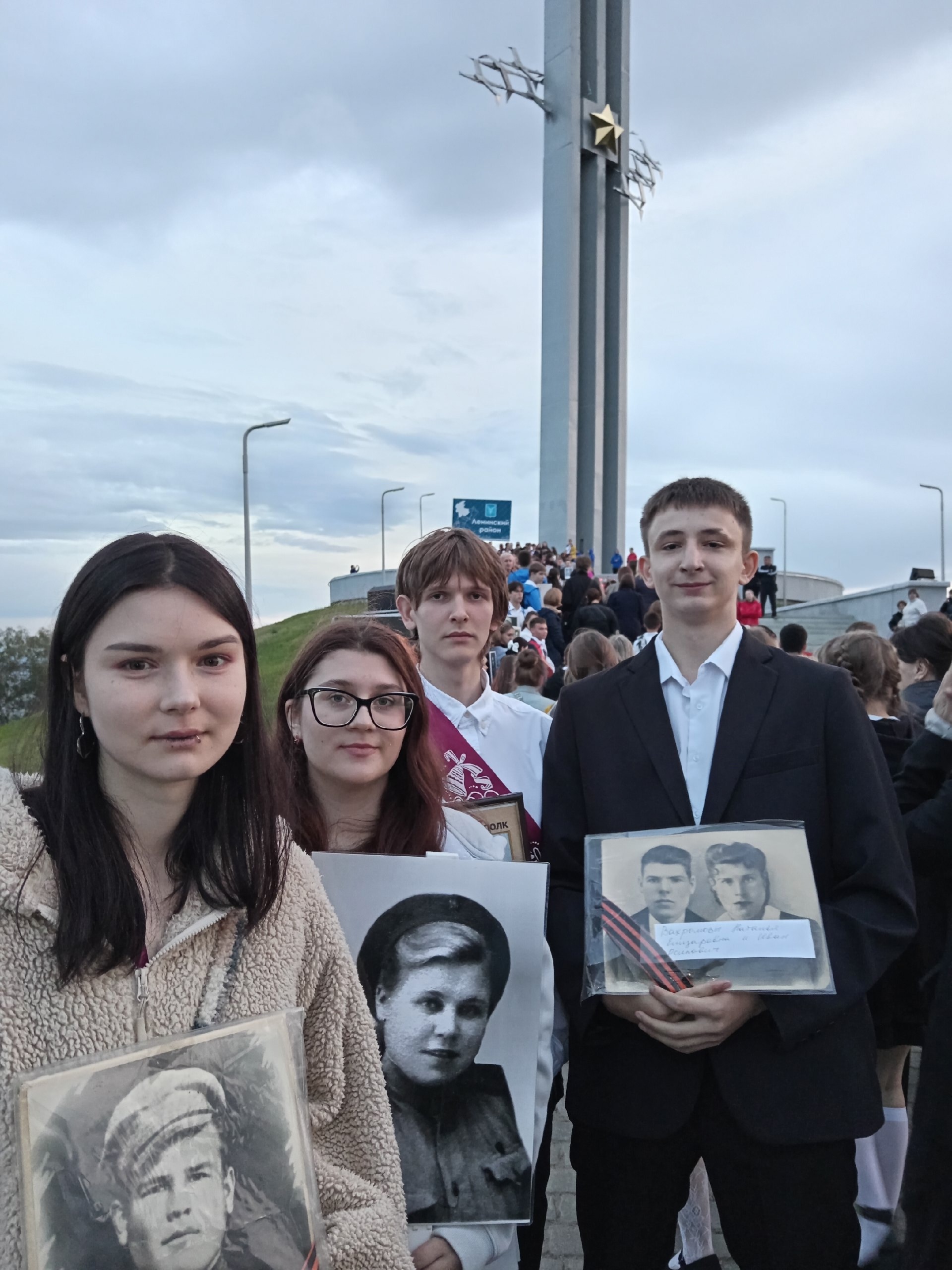 Выпускники 2025 - выпускникам рокового 1941 года.