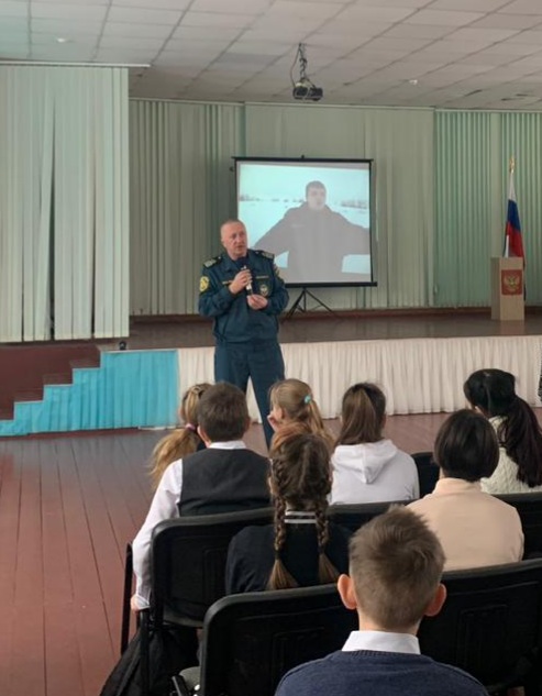 Правила безопасного поведения детей на льду и водных объектах.